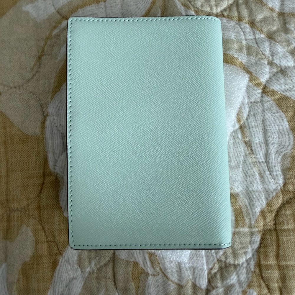 Kate Spade passport Light Green Wallet - Picture 3 of 3